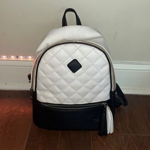 Claire’s White small backpack